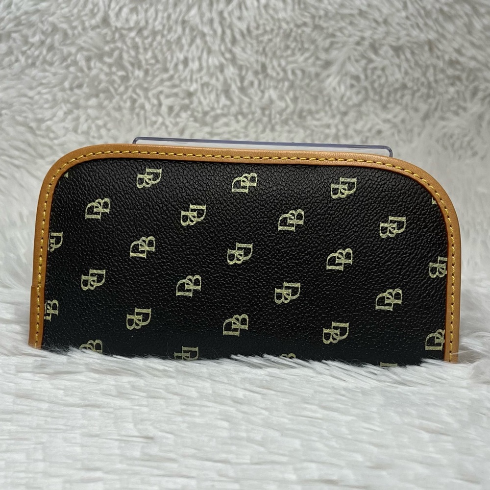 Dooney and Bourke 🤎 NWOT signature eyeglass case